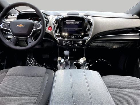 Used 2023 Chevrolet Traverse LT FWD image 15