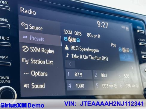 Used 2022 Toyota Venza LE image 27