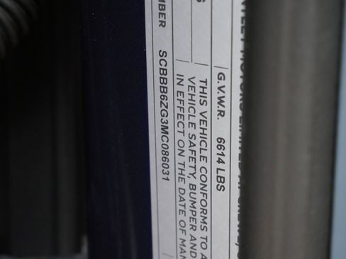 Used 2021 Bentley Flying Spur W12 image 28