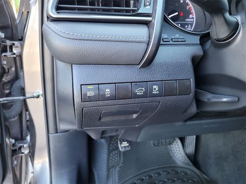 Used 2022 Toyota Camry SE image 25