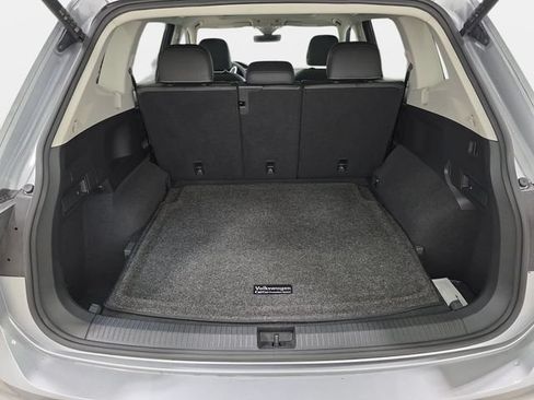 Used 2022 Volkswagen Tiguan SE AWD/4WD image 35