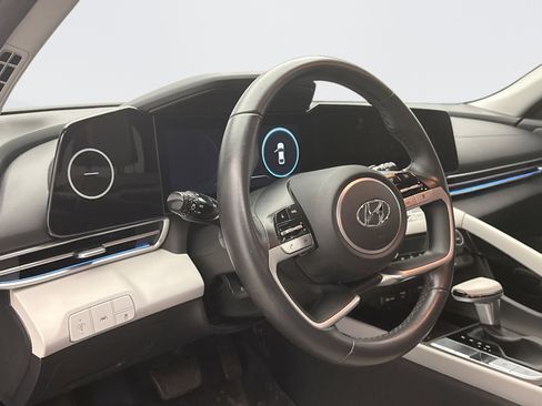 Used 2021 Hyundai Elantra Limited image 7