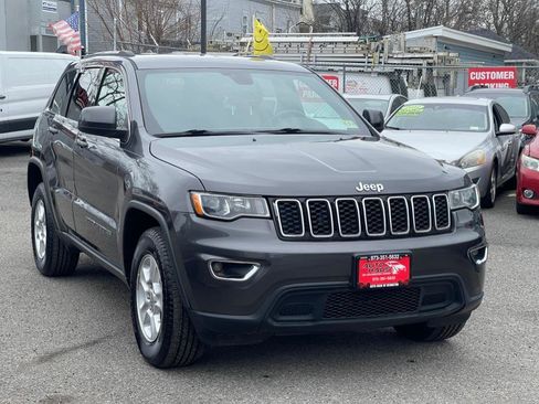 Used 2017 Jeep Grand Cherokee Laredo w/ Quick Order Package 23E AWD/4WD image 3