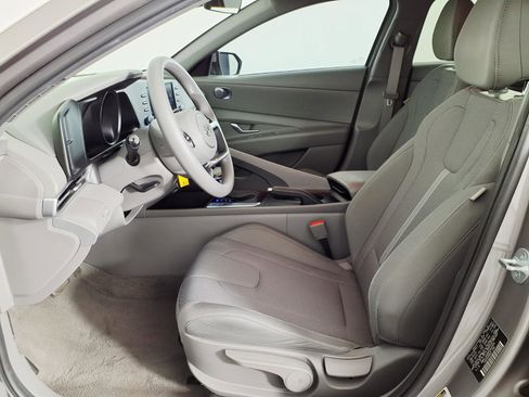 Certified 2023 Hyundai Elantra SE w/ Preferred Accessory Package FWD image 17