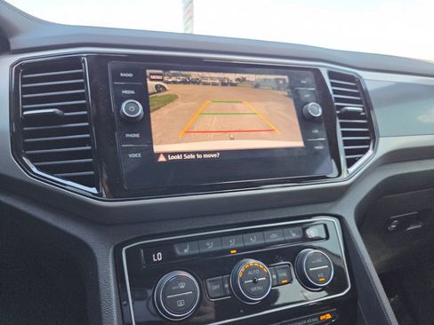 Used 2020 Volkswagen Atlas Cross Sport SEL image 31