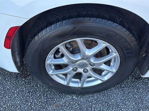 Used 2022 Chrysler Voyager LX image 10