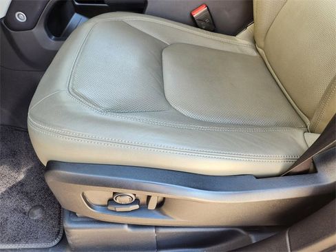 Used 2023 Land Rover Defender 110 SE image 24