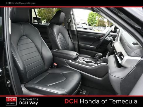Used 2021 Toyota Highlander XLE FWD image 22