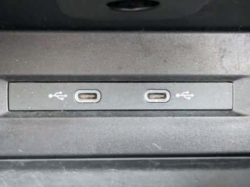 Used 2024 Volkswagen Taos SE image 21