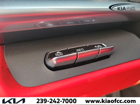 Used 2022 Chevrolet Corvette Stingray Premium Conv w/ Z51 Performance Package RWD image 19