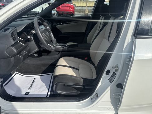 Used 2018 Honda Civic EX image 8
