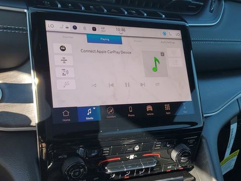 New 2025 Jeep Grand Cherokee Limited w/ Black Appearance Package image 10