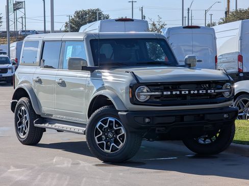 New 2025 Ford Bronco Outer Banks AWD/4WD image 1