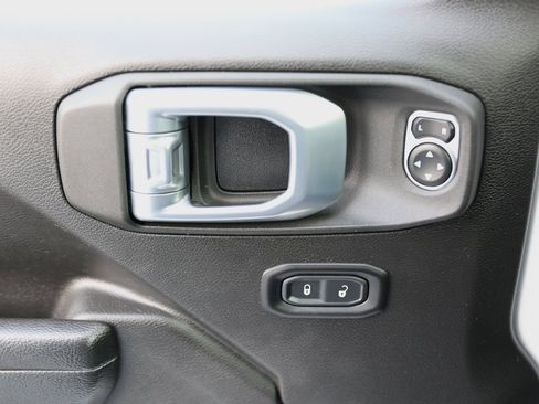 Used 2021 Jeep Wrangler Unlimited Sport image 32