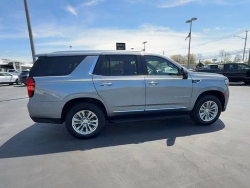 Used 2023 GMC Yukon SLT w/ SLT Luxury Package AWD/4WD image 9