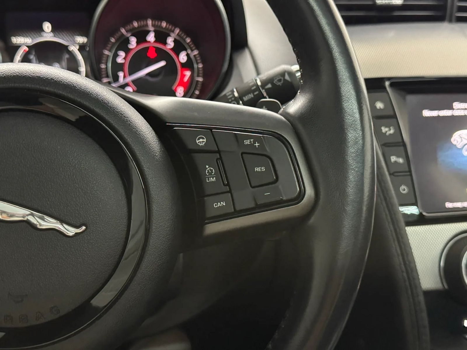 Used 2016 Jaguar F-TYPE Coupe RWD image 22