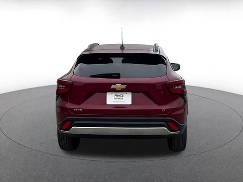 Used 2025 Chevrolet Trax LT image 12