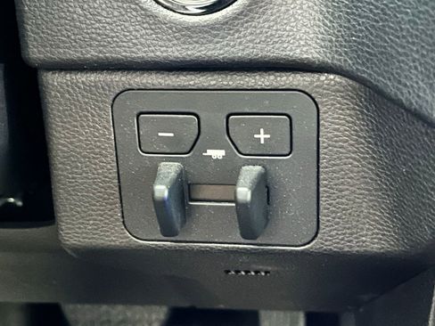 Used 2025 Toyota Tundra SR5 AWD/4WD image 25