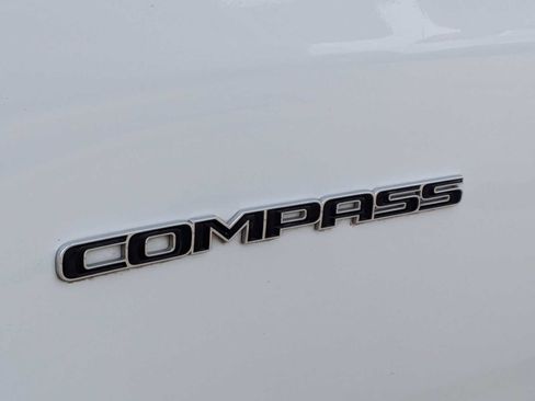 Used 2025 Jeep Compass Latitude image 11