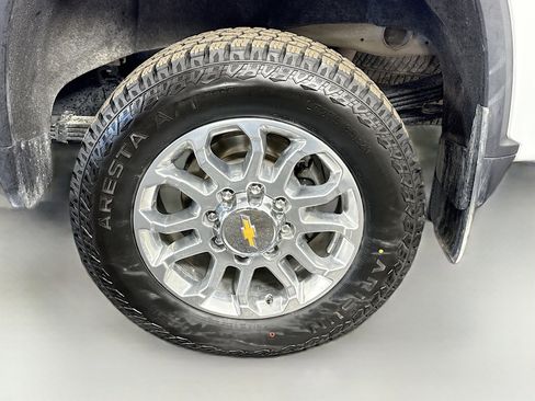 Used 2025 Chevrolet Silverado 2500 LTZ w/ LTZ Premium Package image 36