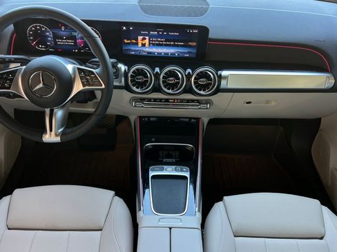 Used 2026 Mercedes-Benz GLB 250 4MATIC image 4
