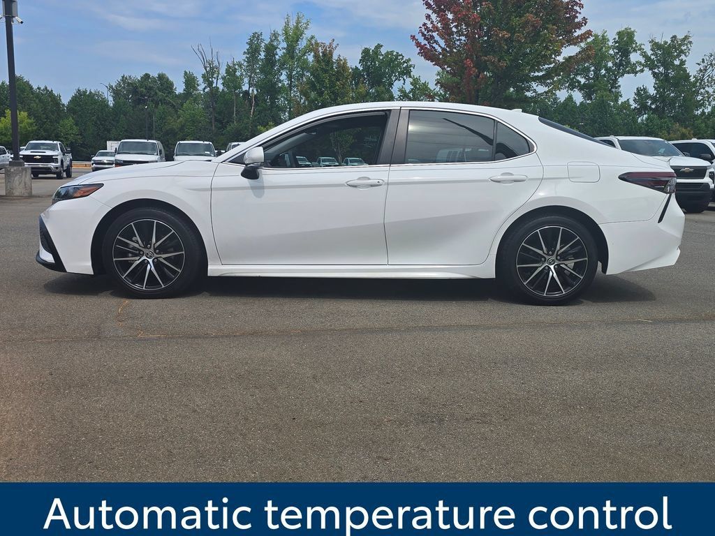 Used 2023 Toyota Camry SE FWD image 4