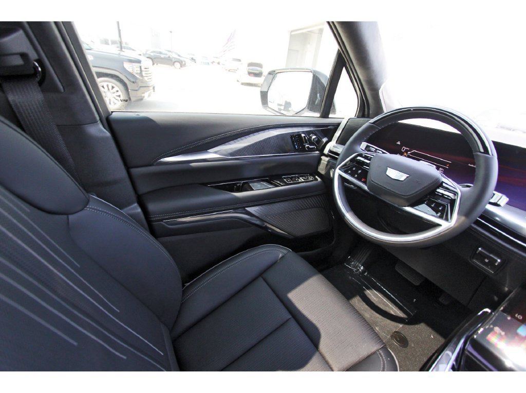 New 2026 Cadillac Escalade IQL Sport 2 w/ LPO, ONYX Package AWD/4WD image 8