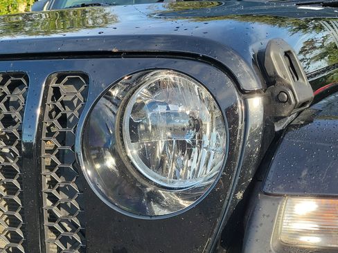 Used 2022 Jeep Gladiator Sport image 9