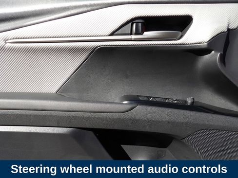 Used 2025 Toyota Camry SE image 9