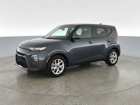 Used 2025 Kia Soul LX w/ LX Technology Package image 3