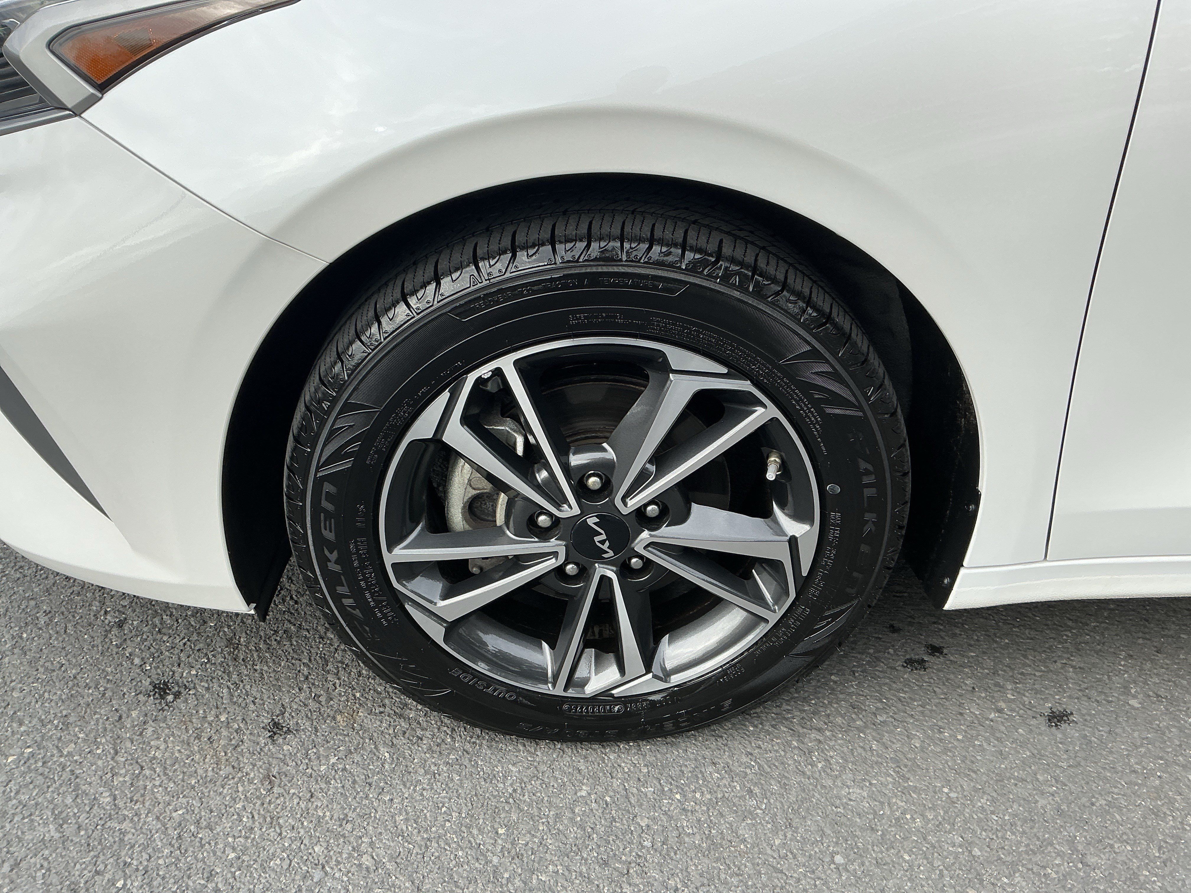 Used 2024 Kia Forte LXS FWD image 4