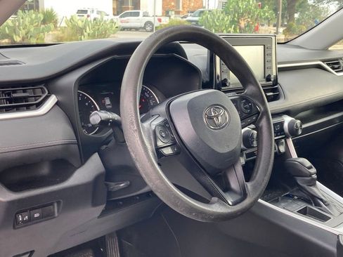 Used 2021 Toyota RAV4 XLE FWD image 9