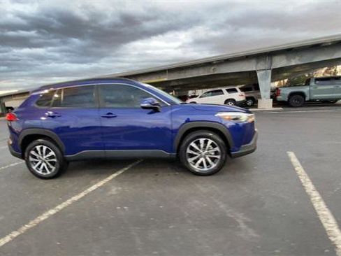 Certified 2023 Toyota Corolla Cross XLE image 9