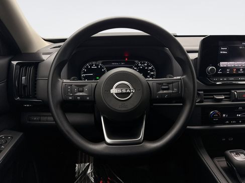 Used 2024 Nissan Pathfinder S image 12