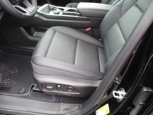 New 2026 Chevrolet Equinox LT w/ Convenience Package II image 10