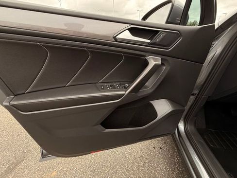Used 2022 Volkswagen Tiguan SE w/ Panoramic Sunroof Package AWD/4WD image 13