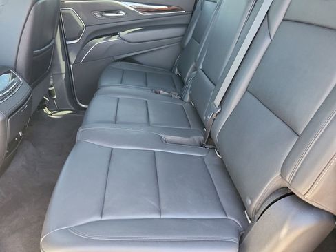 Used 2022 Cadillac Escalade ESV Luxury AWD/4WD image 11