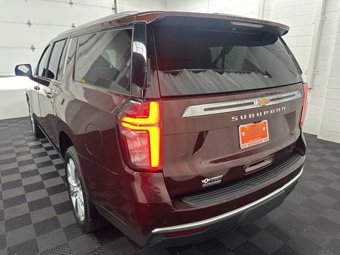 Used 2023 Chevrolet Suburban High Country image 7