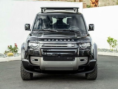 Used 2023 Land Rover Defender 90 X-Dynamic SE image 3