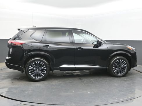 Certified 2025 Nissan Rogue Platinum w/ Tech Package image 8