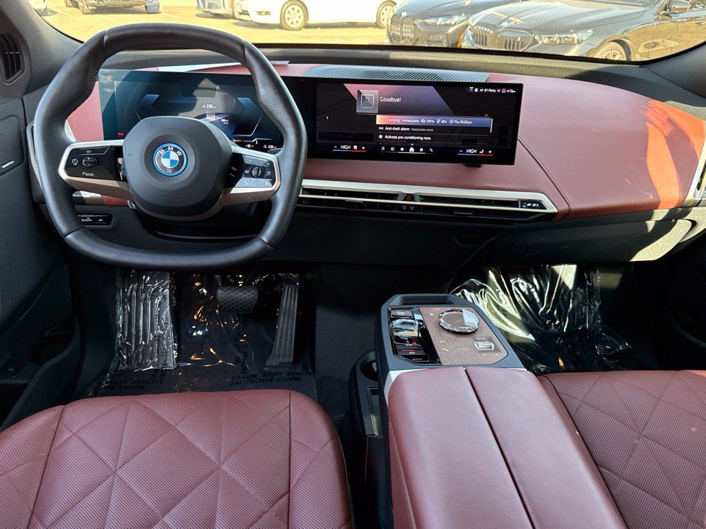 Certified 2024 BMW iX xDrive50 w/ Premium Package AWD/4WD image 31