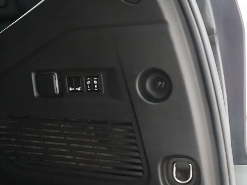 Used 2024 Chevrolet Tahoe Premier AWD/4WD image 30