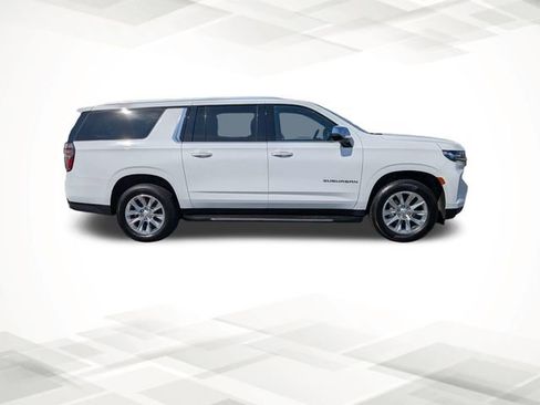 Used 2023 Chevrolet Suburban Premier image 3