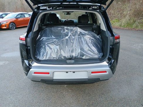 New 2025 Nissan Pathfinder SL w/ Black Appearance Package image 24