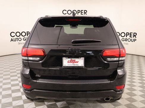 Used 2018 Jeep Grand Cherokee Altitude image 23
