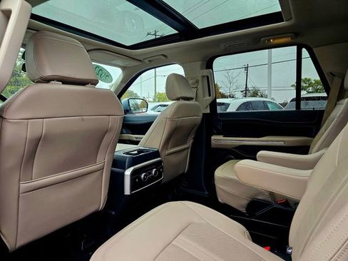 Used 2022 Ford Expedition Limited image 26
