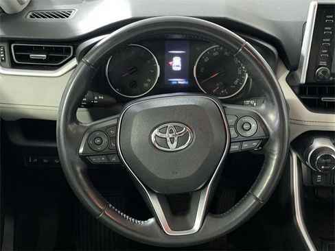 Used 2019 Toyota RAV4 XLE Premium image 16