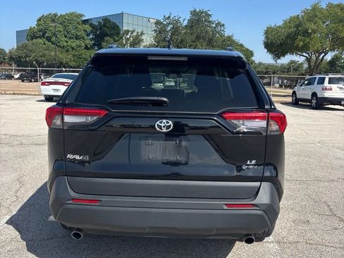 Used 2025 Toyota RAV4 LE AWD/4WD image 5