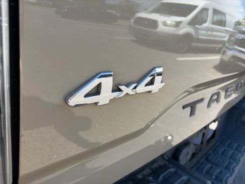 Used 2019 Toyota Tacoma Limited AWD/4WD image 5