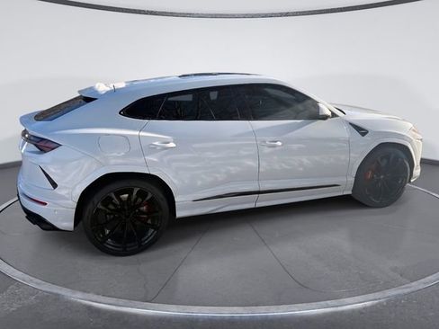 Used 2022 Lamborghini Urus image 3